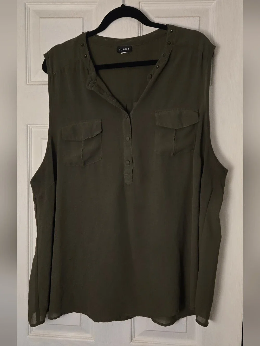 torrid Olive Green Sleeveless Henley Blouse with Chest Pockets - Picture 1 of 4